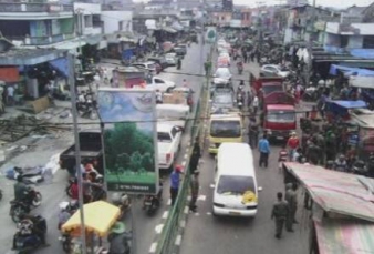 Lapor Pak Gubernur! Jalan Jenderal Sudirman Duri Jadi Tempat PKL dan Lapak Parkir